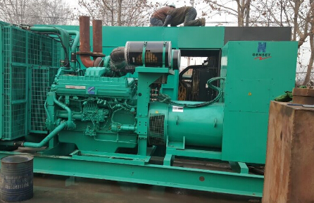 凤翔发电机组如何判断水冷式机油散热器内部是否需要清洗？